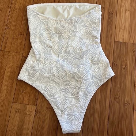 NWT Devon Windsor swimsuit -Small - Picture 1 of 3